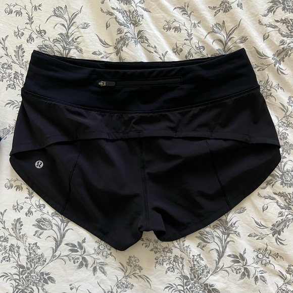 [SOLD] Lululemon Speed Up Shorts 2.5” Black - Picture 3 of 5